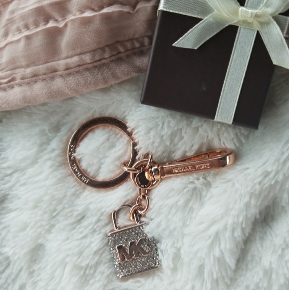 š„Final SALE!!š„Michael Kors Rose Gold key fob - Picture 2 of 4